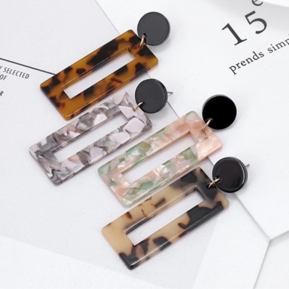 C Geometric Resin Statement Earrings – Lightweight & Bold